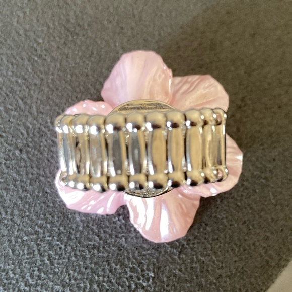🌸Ring - Picture 2 of 3